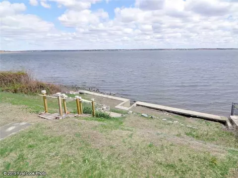 2 Royal Ave, Warwick, RI 02889 photo 6