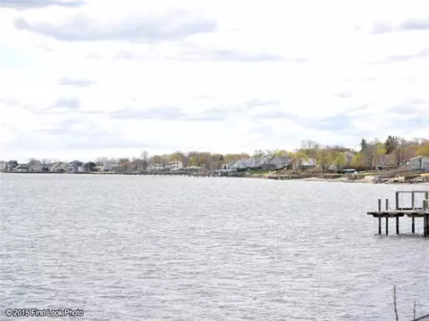 2 Royal Ave, Warwick, RI 02889 photo 2
