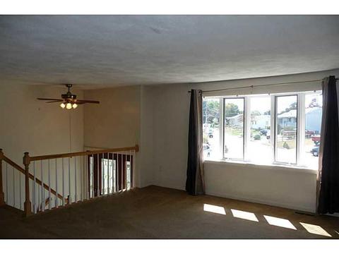 2 Glen Meadows Ct, Warwick, RI 02889 photo 2