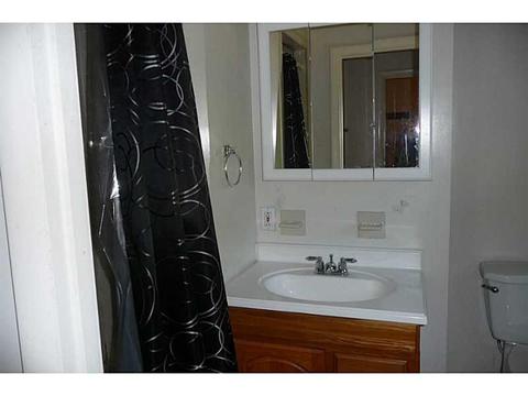 2 Glen Meadows Ct, Warwick, RI 02889 photo 12