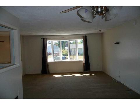 2 Glen Meadows Ct, Warwick, RI 02889 photo 4
