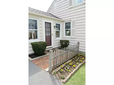 95 Conrad St, Woonsocket, RI 02895 photo 2