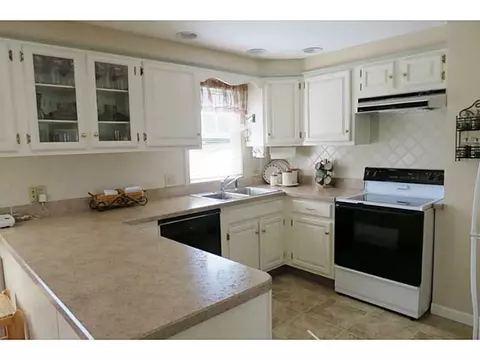 95 Conrad St, Woonsocket, RI 02895 photo 3