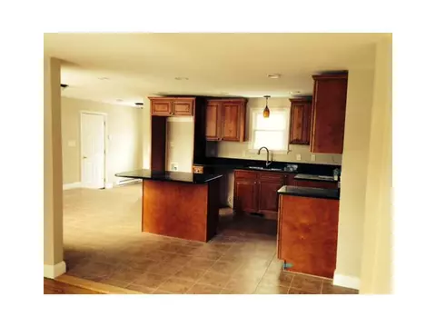 475 Squantum Dr, Warwick, RI 02888 photo 4