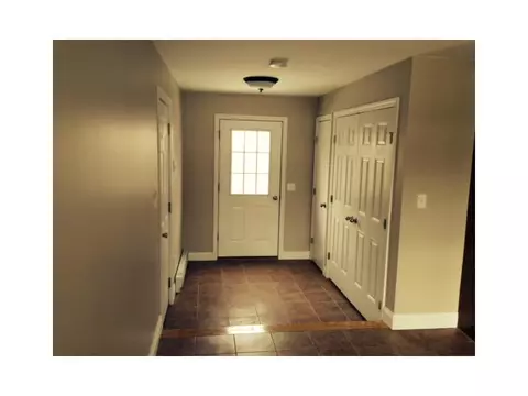 475 Squantum Dr, Warwick, RI 02888 photo 2