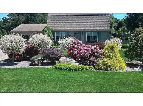 32 Setting Sun Dr, Westerly, RI 02891 photo 1