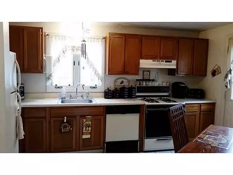 32 Grace Ave, Woonsocket, RI 02895 photo 5