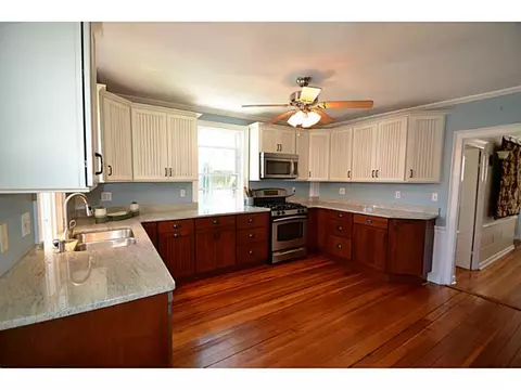 184 High St, Bristol, RI 02809 photo 9