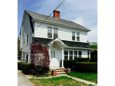 999 Main Ave, Warwick, RI 02886 photo 1