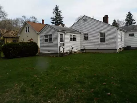 43 Hull St, Warwick, RI 02888 photo 4