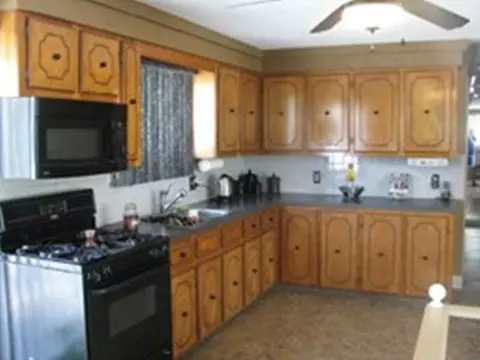 9 Reservoir St, Fall River, MA 02723 photo 4