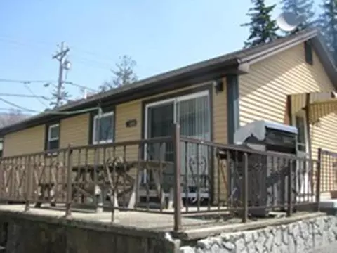 9 Reservoir St, Fall River, MA 02723 photo 3
