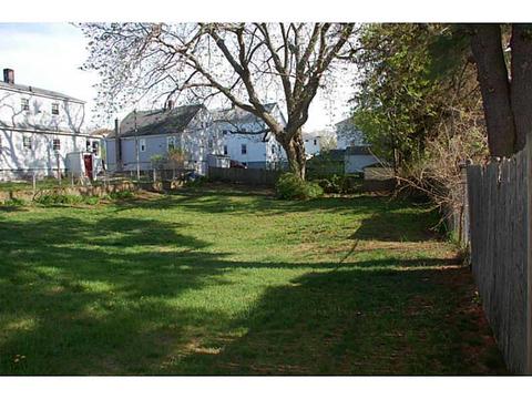 33 Gilbert St, Woonsocket, RI 02895 photo 4