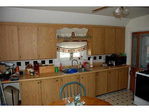 33 Gilbert St, Woonsocket, RI 02895 photo 9