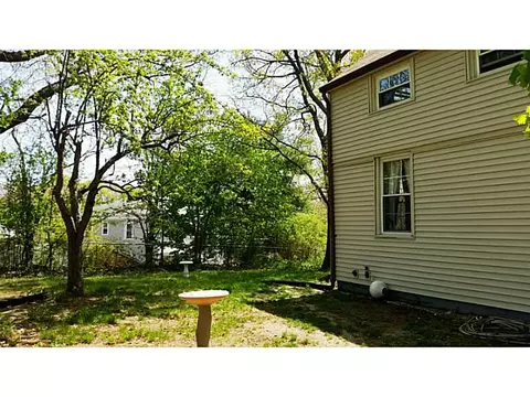 27 Niagara St, Woonsocket, RI 02895 photo 17