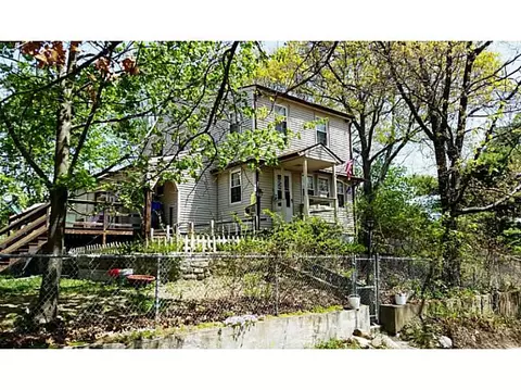 27 Niagara St, Woonsocket, RI 02895 photo 2