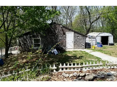 27 Niagara St, Woonsocket, RI 02895 photo 4