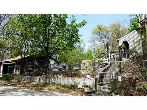 27 Niagara St, Woonsocket, RI 02895 photo 3