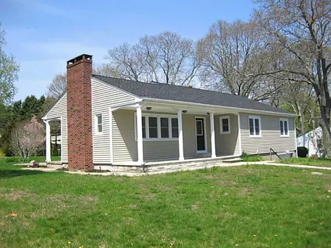 7 Azalea Dr, Westerly, RI 02891 photo 3