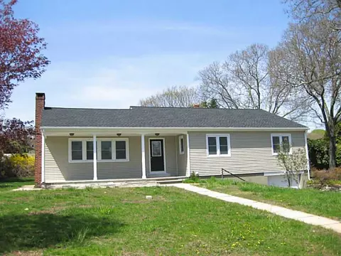 7 Azalea Dr, Westerly, RI 02891 photo 2
