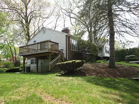 100 Cumberland Rd, Warwick, RI 02886 photo 12