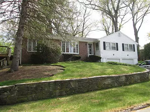 100 Cumberland Rd, Warwick, RI 02886 photo 1