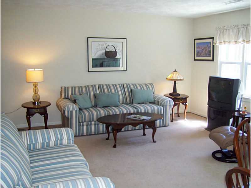 703 Brookhaven Ln, Woonsocket, RI 02895 photo 7