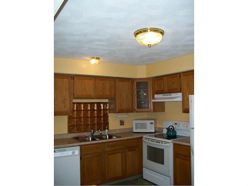 703 Brookhaven Ln, Woonsocket, RI 02895 photo 2