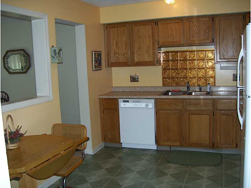 703 Brookhaven Ln, Woonsocket, RI 02895 photo 3