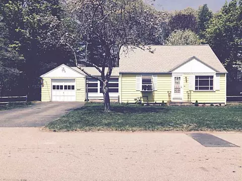 104 Long View Dr, Warwick, RI 02886 photo 1