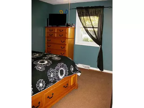 100 Oak Tree Ave, Warwick, RI 02886 photo 14