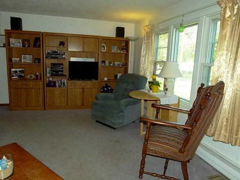 97 Marigold Dr, Warwick, RI 02889 photo 4