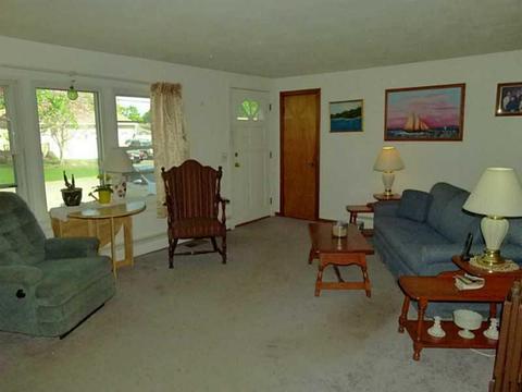 97 Marigold Dr, Warwick, RI 02889 photo 3