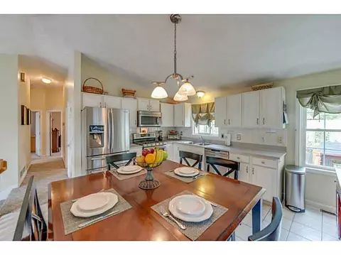 353 Asylum Rd, Warwick, RI 02886 photo 3