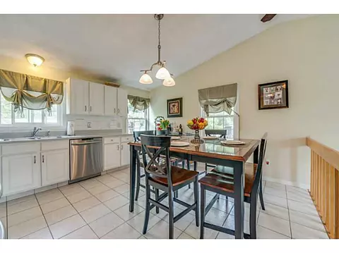 353 Asylum Rd, Warwick, RI 02886 photo 4