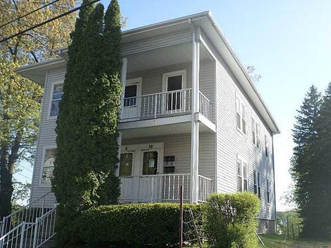 8 Cold Spring Pl, Woonsocket, RI 02895 photo 2