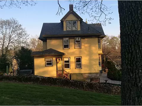 69 Winter St, Woonsocket, RI 02895 photo 4