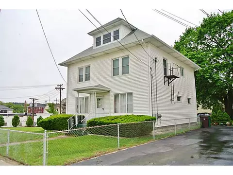 63 Read Ave, Woonsocket, RI 02895 photo 2