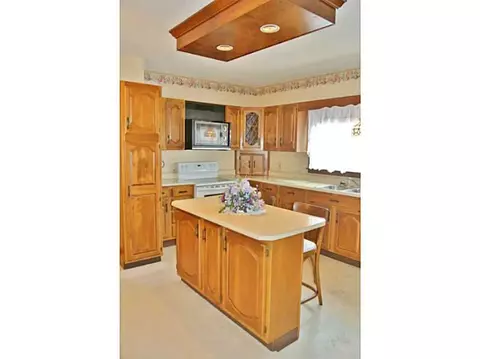 63 Read Ave, Woonsocket, RI 02895 photo 5
