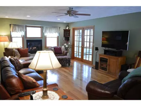 200 Spring Water Dr, Woonsocket, RI 02895 photo 8