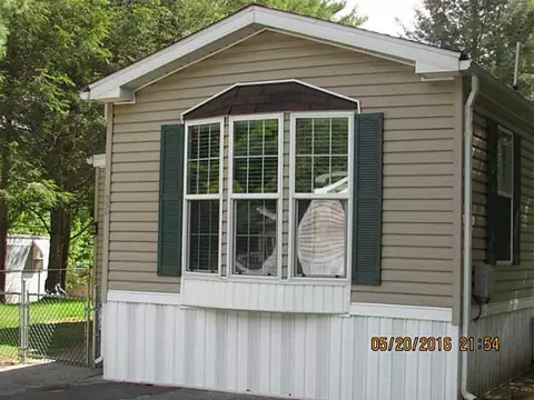 30 Maplewood Dr, Mapleville, RI 02839 photo 2