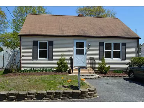 62 Barber Ave, Warwick, RI 02886 photo 1