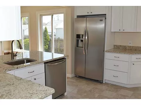 62 Barber Ave, Warwick, RI 02886 photo 3