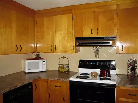 328 Orchard St, Woonsocket, RI 02895 photo 6