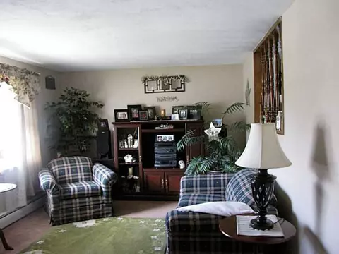 328 Orchard St, Woonsocket, RI 02895 photo 3