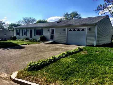 80 Woodhaven Rd, Woonsocket, RI 02895 photo 2