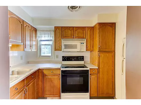 99 Gilbert St, Woonsocket, RI 02895 photo 12