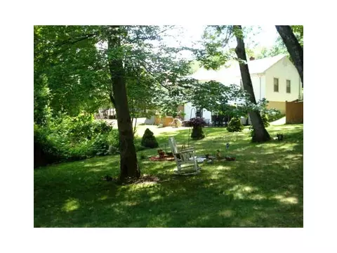 28 Scotia St, Woonsocket, RI 02895 photo 5
