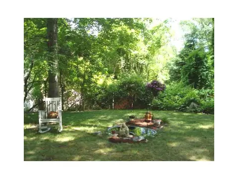 28 Scotia St, Woonsocket, RI 02895 photo 4