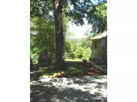 28 Scotia St, Woonsocket, RI 02895 photo 3